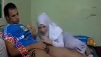 হিজাব পড়া মেয়ে অস্থির ভাবে ধন চুষে চুদাখেলো || বাংলা সেক্স ভিডিও