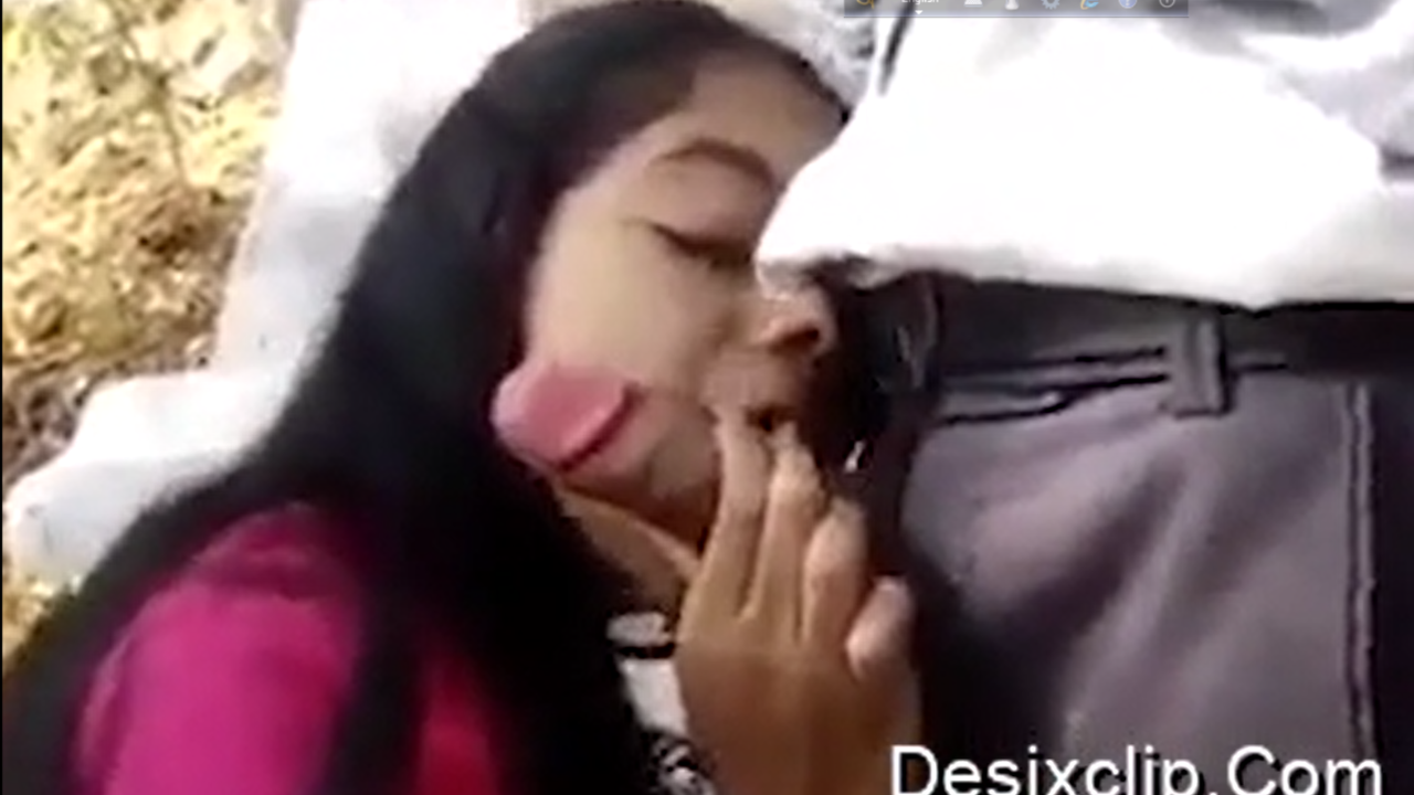 পাশের বাড়ির মেয়েকে দিয়ে চুষে নিলাম – বাংলা XXX ভিডিও