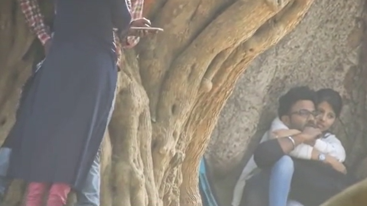 পার্কে গার্লফ্রেন্ডকে নিয়ে গিয়ে চুষে চুষে খেলাম – বাংলাদেশী প্রন সেক্স ভিডিও