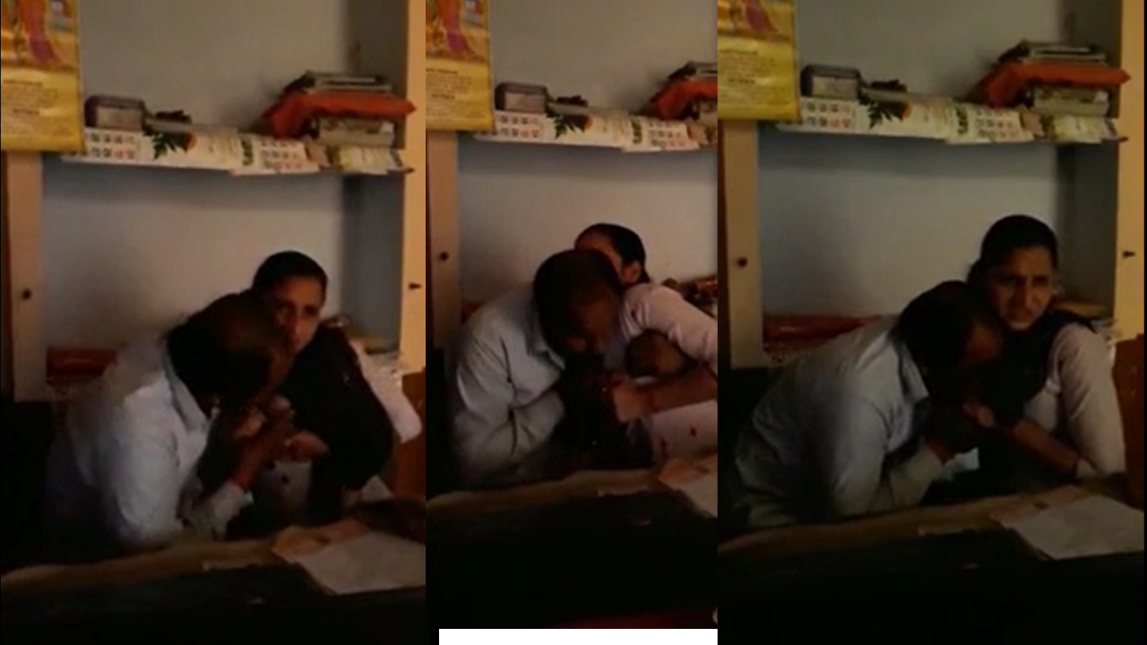 অফিসের বস বেতন বাড়ানোর বুদ্ধি – একা রুমে নিয়ে গিয়ে কাজ করলো | বাংলা XXX ভিডিও