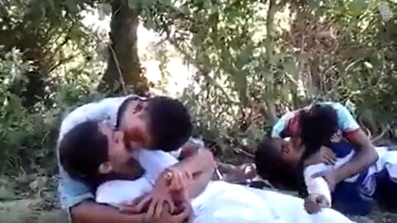 দুই বোনধু মিলে গার্লফ্রেন্ডদের পার্ক খেয়ে দিলাম – অস্থির গ্রুপ চুদাচুদি বাংলা XXX ভিডিও || বাংলা সেক্স ভিডিও